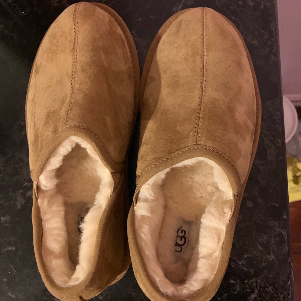 MEN UGG SIZE 8